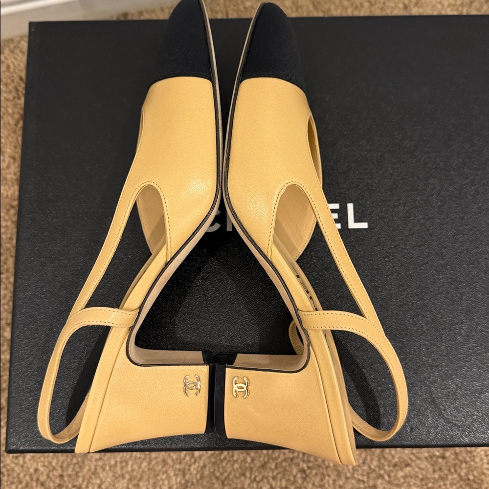 Chanel Classic Two-Tone Slingback Pumps Beige & Black Cap Toe Size 37 Worn Once - Picture 9 of 14